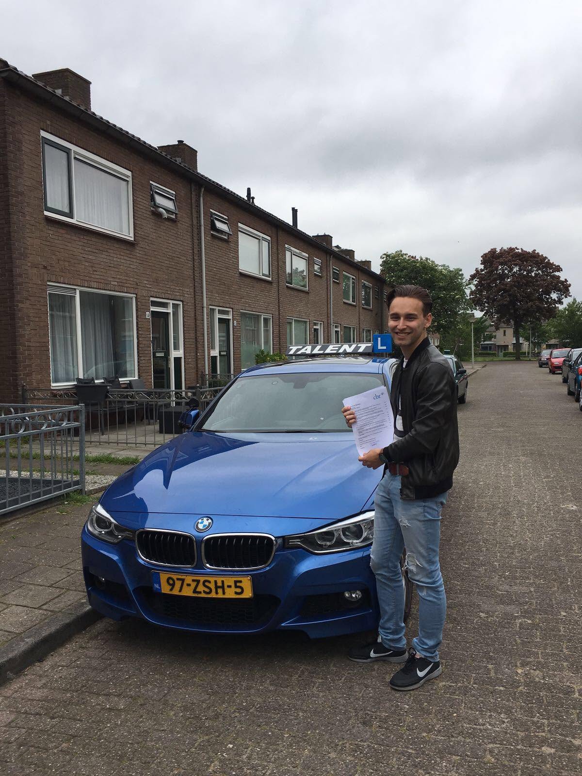 Geslaagde leerling geslaagd bij Rijschool Talent